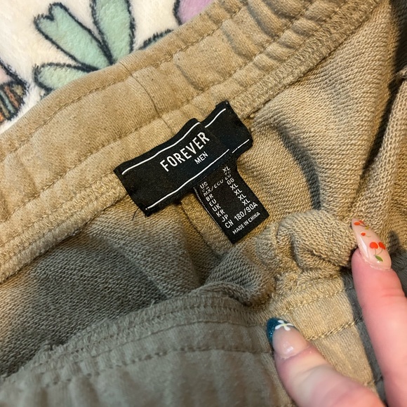 Men’s forever 21 sweatpant shorts - Picture 2 of 3